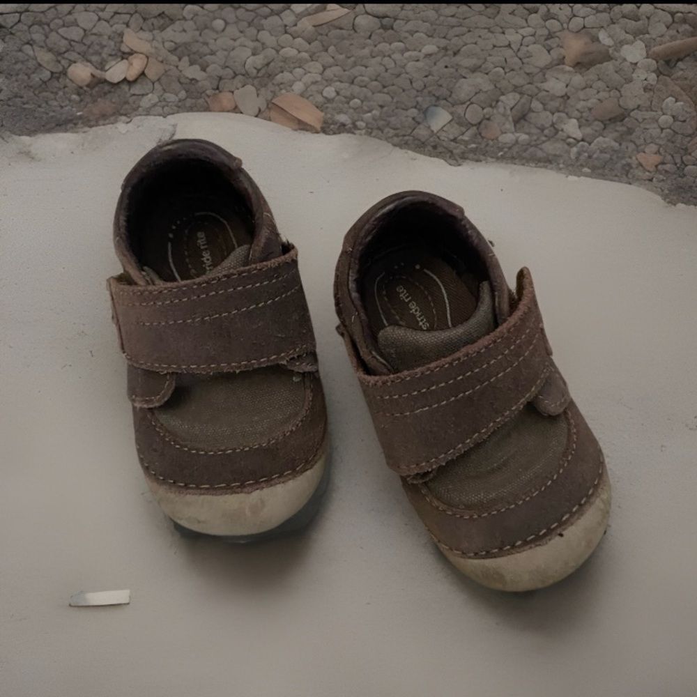 Stride Rite Brown Kids Shoes larger Velcro